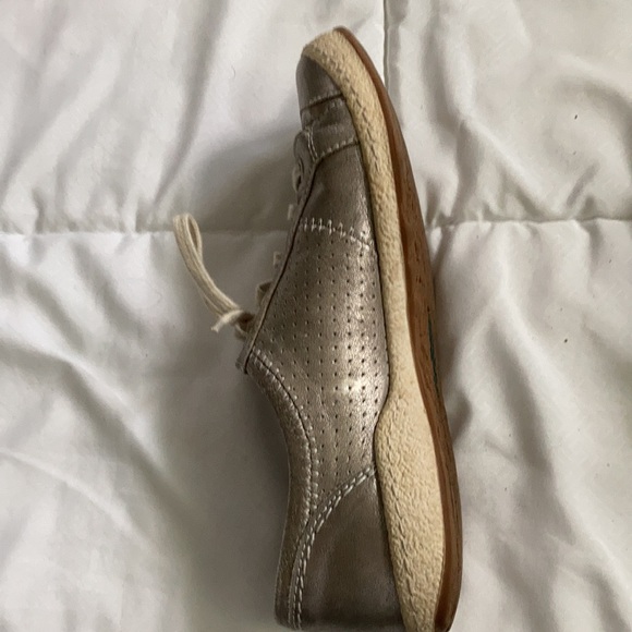 Shoes - Picture 2 of 2